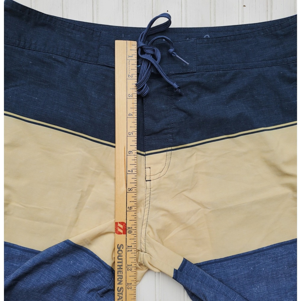 Travis Mathew Mens Navy Tan Color Block Board Shorts Swim Trunks Size 32 - Picture 2 of 6